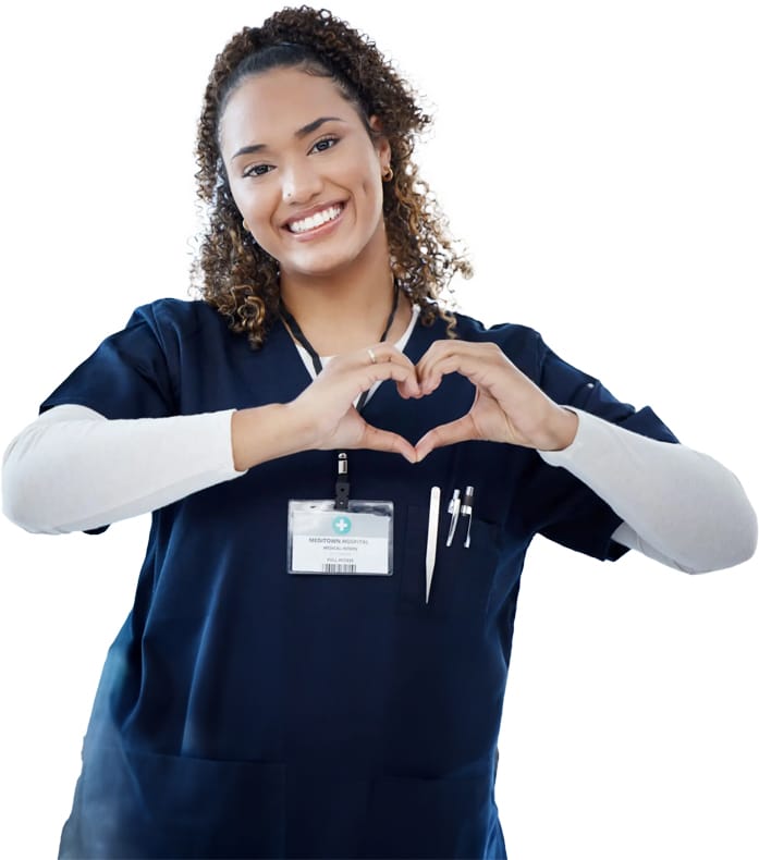 infirmière avec les mains en coeur